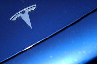 Tesla изтегля 130 000 автомобила в САЩ заради неизправност на сензорния дисплей