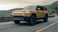 Rivian започва доставките на първия си електрически SUV